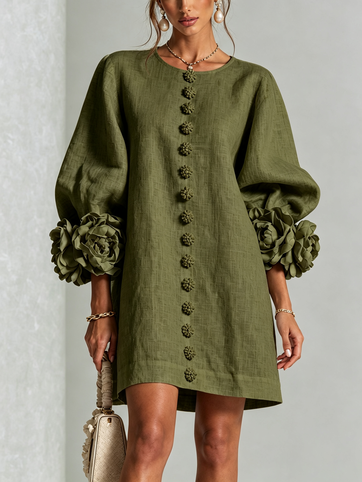 ALÉVANE | Mini-Robe Élégante à Détails Floraux