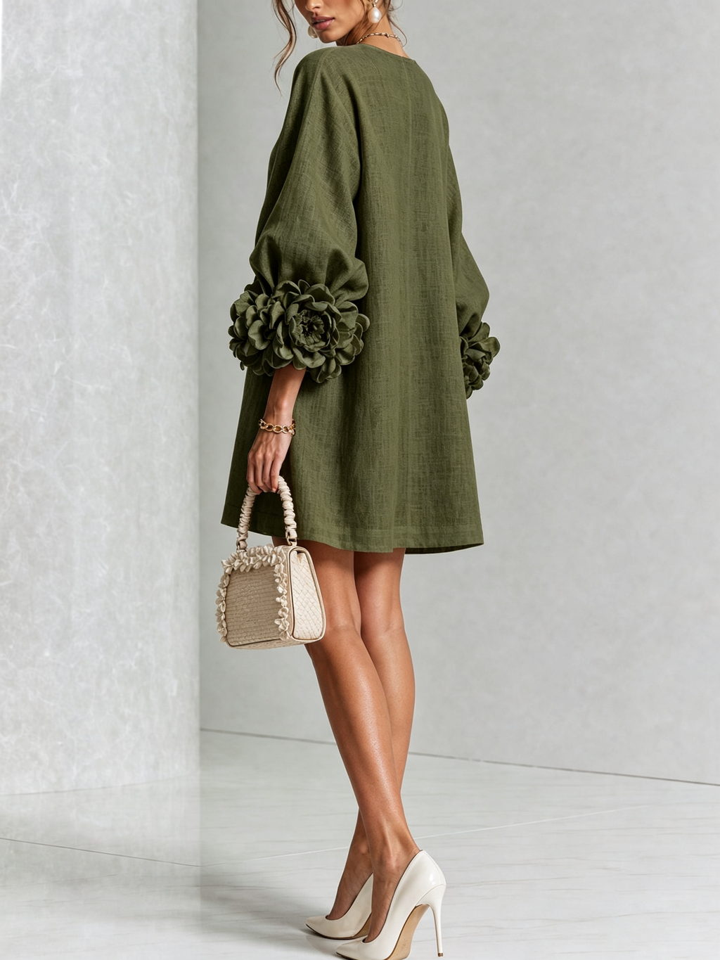 ALÉVANE | Mini-Robe Élégante à Détails Floraux