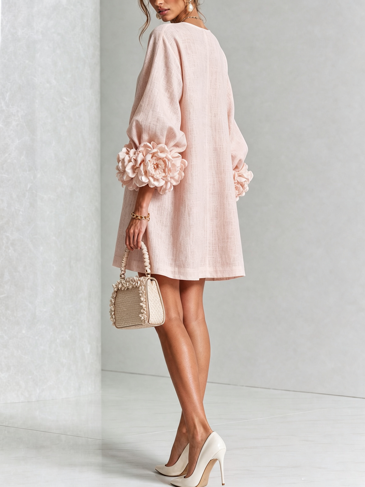 ALÉVANE | Mini-Robe Élégante à Détails Floraux
