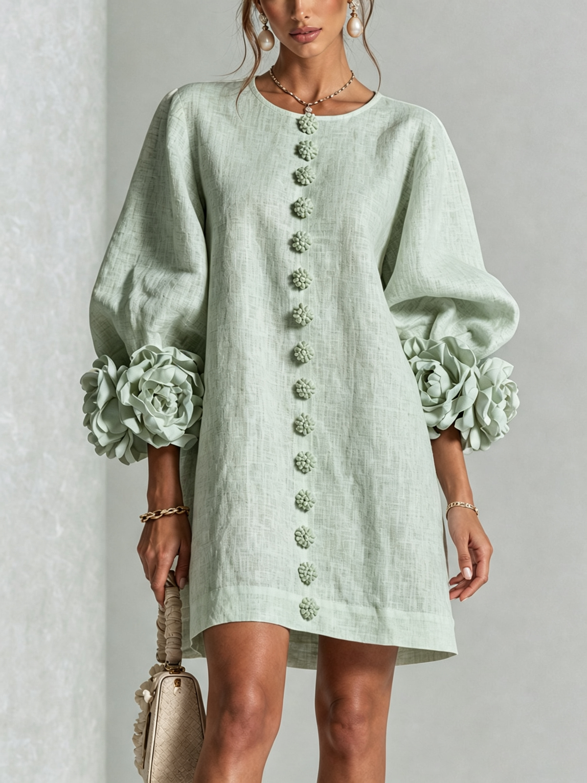 ALÉVANE | Mini-Robe Élégante à Détails Floraux