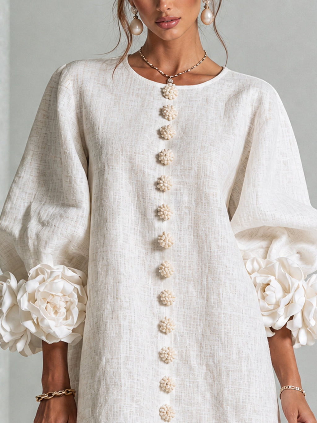 ALÉVANE | Mini-Robe Élégante à Détails Floraux